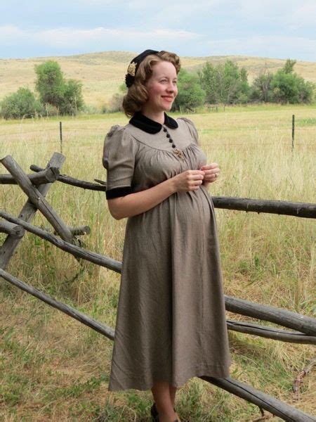 1930s maternity dress details