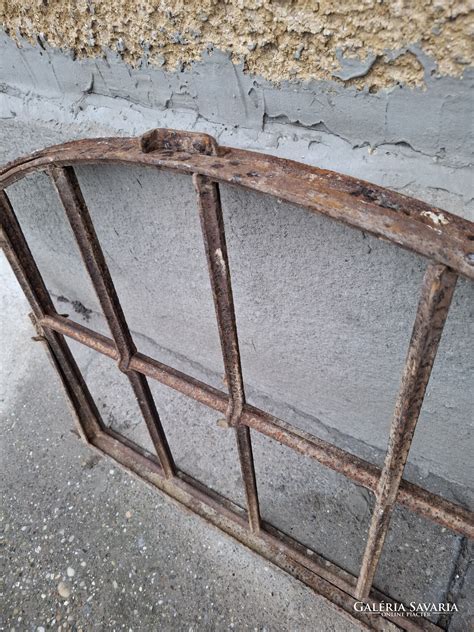 Eklektikus hercegnős szoba kovácsoltvas bútorokkal