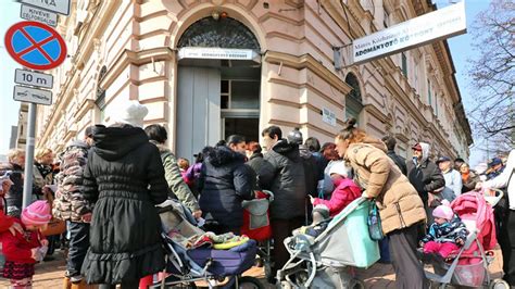 Centerke Adományozó Központ adományosztás közben