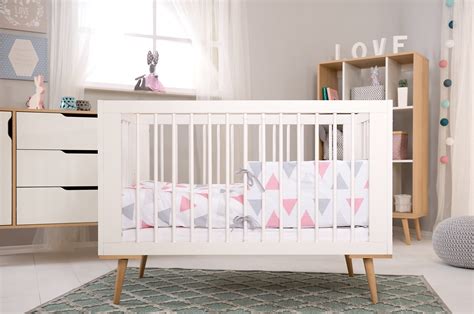 modern fehér babaszoba Klups Sofie kisággyal