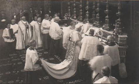 A liturgikus öltözékek fejlődése