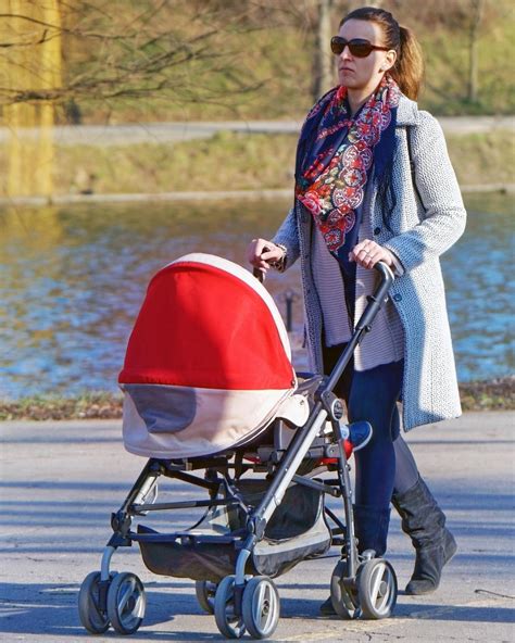 Dúla segít egy új anyának