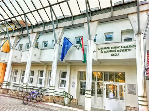 A gyöngyösi II. Rákóczi Ferenc Katolikus Általános Iskola épülete