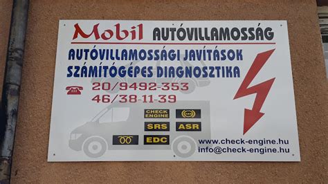 Autószerelő mobil szervizautóval a helyszínen