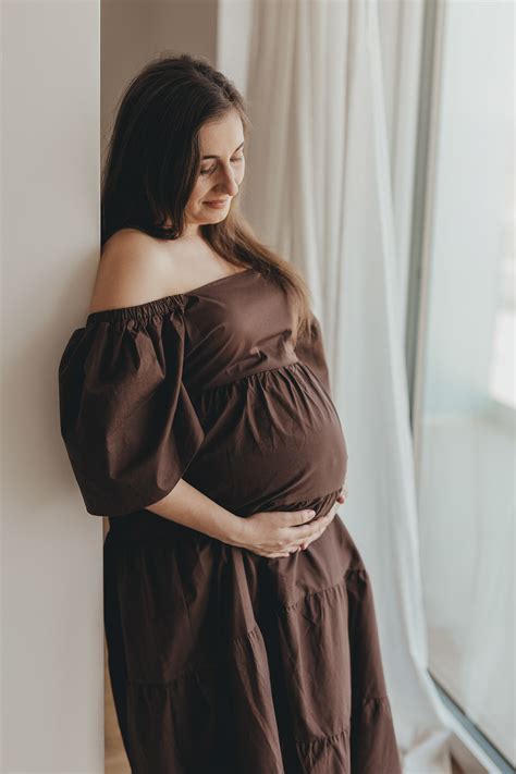 Kismama fotózása Kecskemét közelében, természetes környezetben