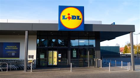 Lidl üzlet homlokzata Szentendrén