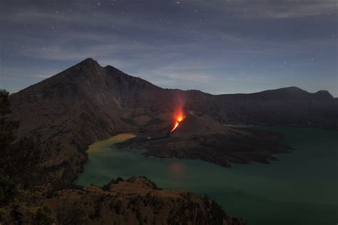 Lombok szigetének térképe földrengés epicentrumával