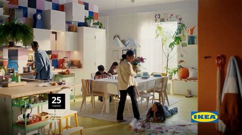 Családok az IKEA játszóházában