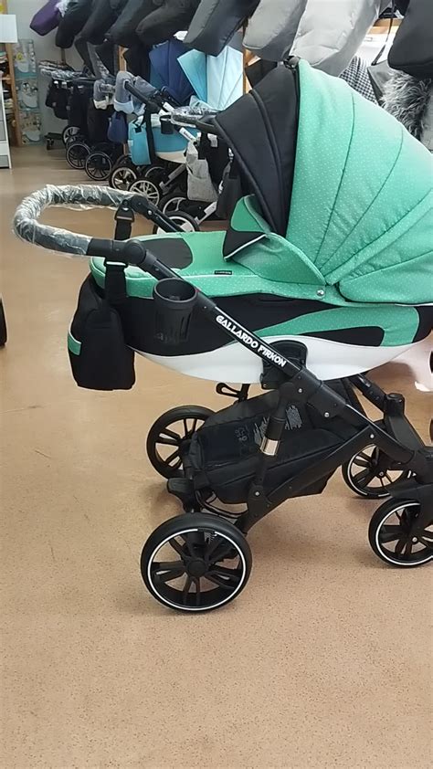 Különböző tereptípusok és Gallardo babakocsik