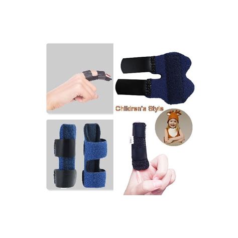 Gyermek ujjak, amint piramist raknak össze