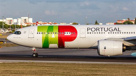 TAP Air Portugal repülőgép belseje, babaköszörűvel