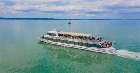Siófoki hajók a Balatonon