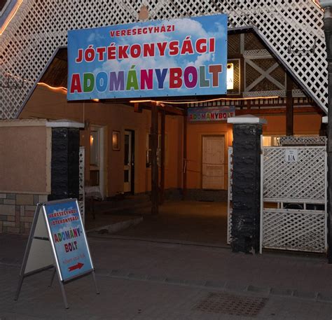Adománybolt belső tér