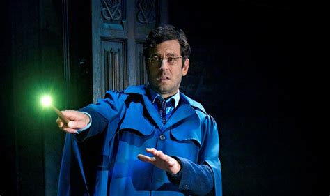 A Palace Theatre bejárata a Harry Potter és az Elátkozott Gyermek színdarab reklámjával