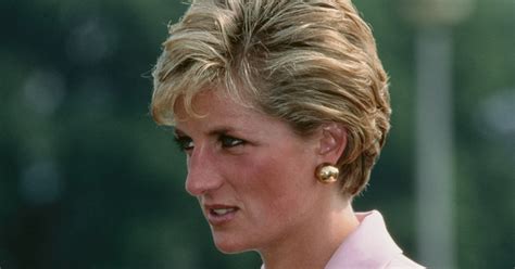 Diana hercegnő terhesen a királyi családdal 1982-ben