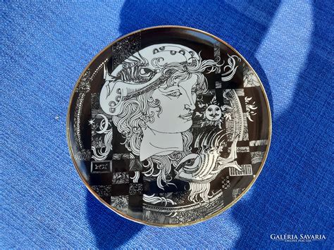 Szász Endre porcelán alkotásai Hollóházáról
