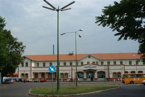 Abonyi vasútállomás felvételi épülete