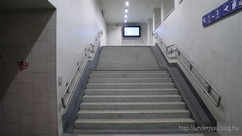 Abonyi vasútállomás peronjai és aluljárója