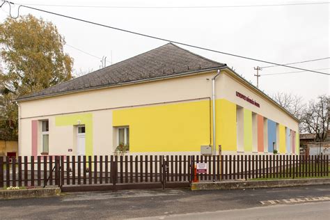 Óvodai épület nyáron