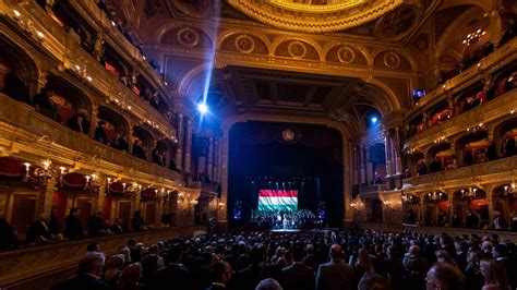 Várandós kismamák az Operaházban