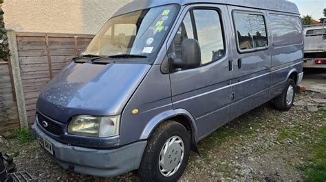 Ford Transit MK5: Az ötödik generációs Ford Transit külső képe.