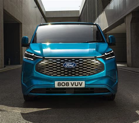Ford E-Transit: A teljesen elektromos Ford Transit modellről készült kép.