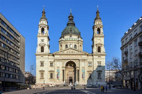 szimbolikus kép a teher emeléséről az oltárra