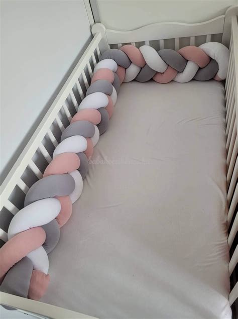 Színes és puha rácsvédők kiságyba