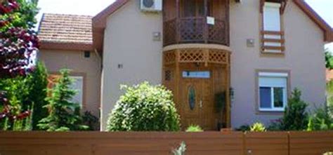 Xénia Vendégház bejárata Hajdúszoboszlón