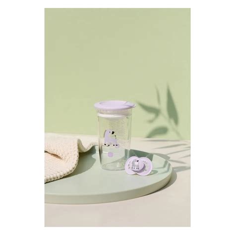 A MAM Easy to Drink Cup szétszedett alkatrészei a könnyű tisztítás bemutatására