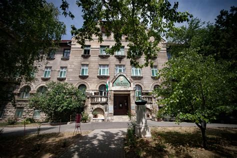 A PTE KK Szülészeti és Nőgyógyászati Klinika épülete
