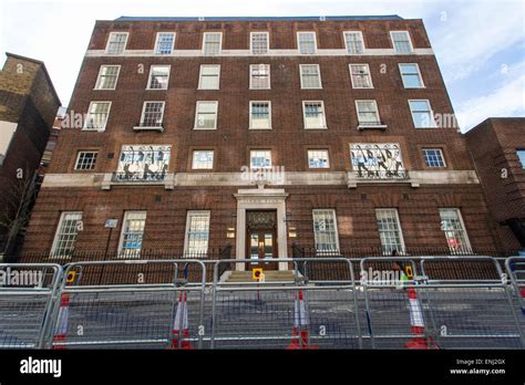 St. Mary's kórház Lindo Wing bejárata