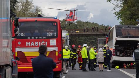 Mentősök egy fulladásos eset helyszínén