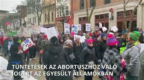 Az abortuszhoz való jogot támogató és ellenző tüntetők az USA-ban