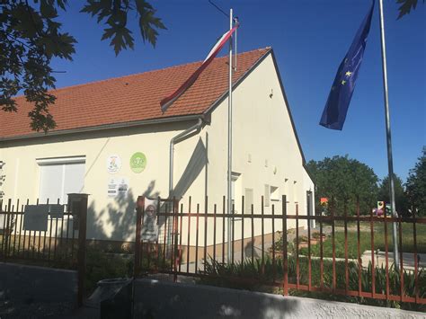 Helvéciai Napvirág Óvoda épületének külső látképe