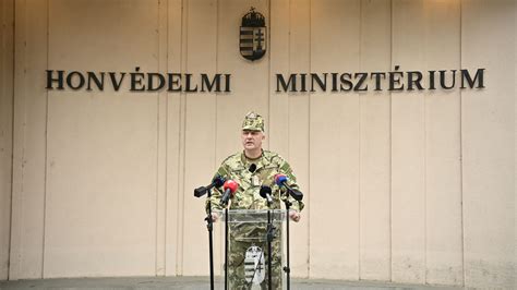 Honvédelmi miniszter beszél a katonai juttatásokról