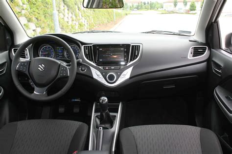 A Suzuki Baleno tágas hátsó lábtere és csomagtere