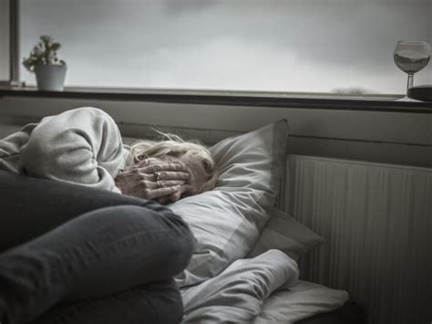Nő prenatális depresszió tüneteivel, lehangoltan