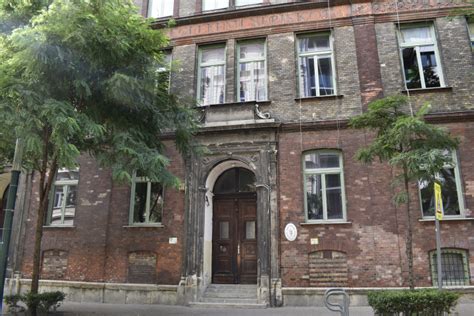 A Bauer Sándor Utcai Tagintézmény bejárata