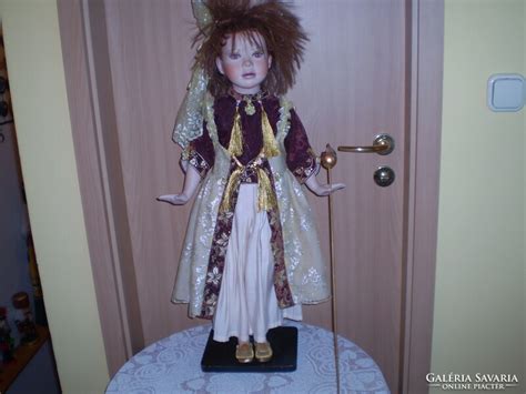 Antik porcelánbaba Paulie