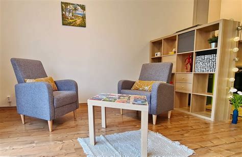 Tréningterem elrendezés: Körben elhelyezett székek
