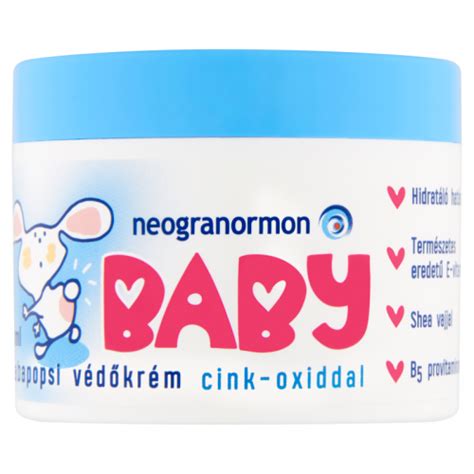 Baba popsi tisztítása Pampers törlőkendővel