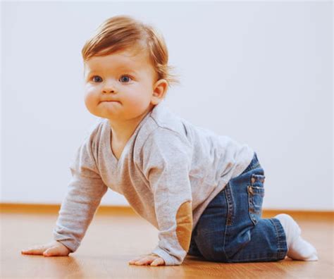 Négykézláb pozíció a baba befordítására