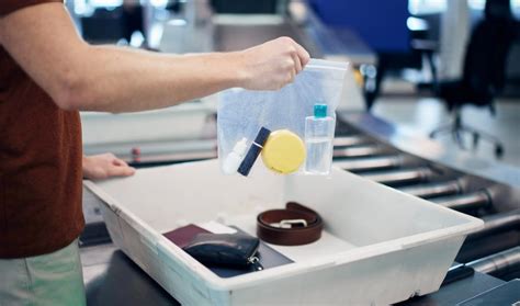 Kézipoggyászban szállítható folyadékok és elektronikai eszközök