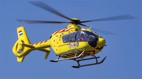 Mentőhelikopter a baleset helyszínén