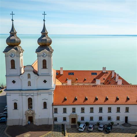 Tihanyi Apátság látképe a Balatonról