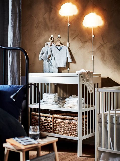 IKEA pelenkázóasztal kiegészítőkkel