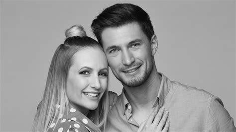 Tokár Tomi és felesége, Kovács Dorottya babájukkal