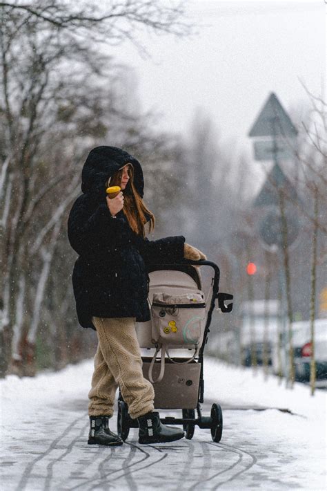 Babák itatása pohárból vagy cumisüvegből