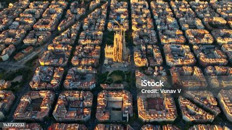 A málagai Alcazaba és a város látképe